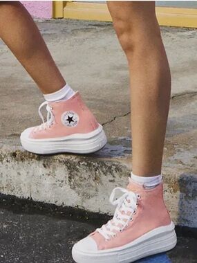 NWT Converse Platform High Top Sneakers in Ritual Rose Size 7.5